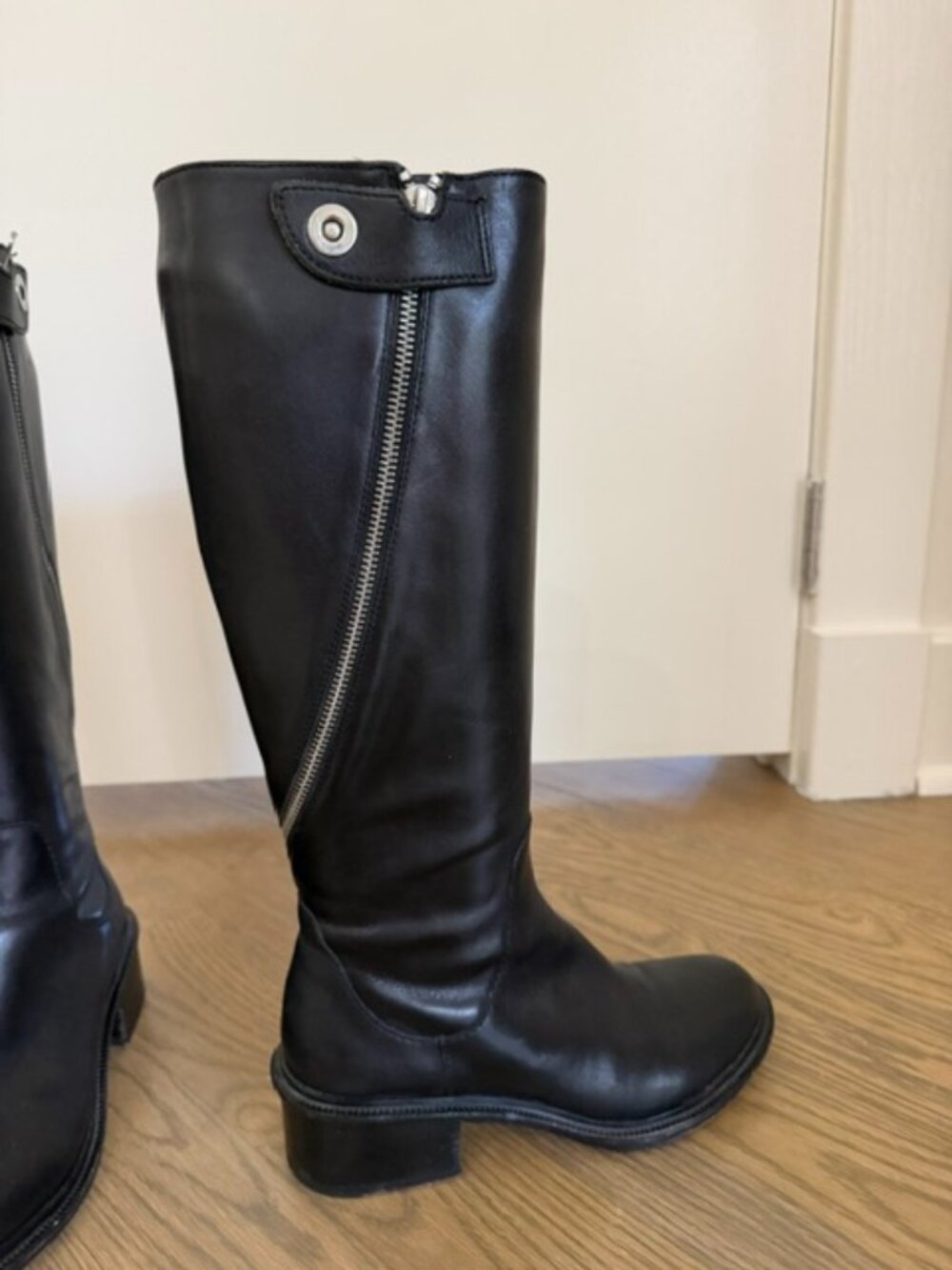 ELIZABETH AND JAMES BLACK LEATHER BOOTS